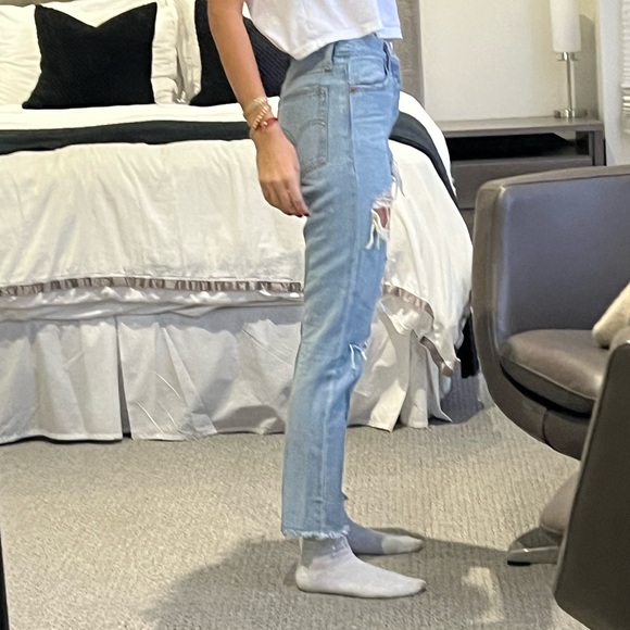 Levi’s Wedgie - Picture 4 of 7